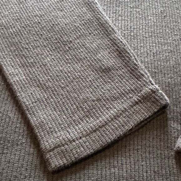 Abercrombie Kids Long Sleeve TShirt- Size 9/10 - Picture 10 of 13